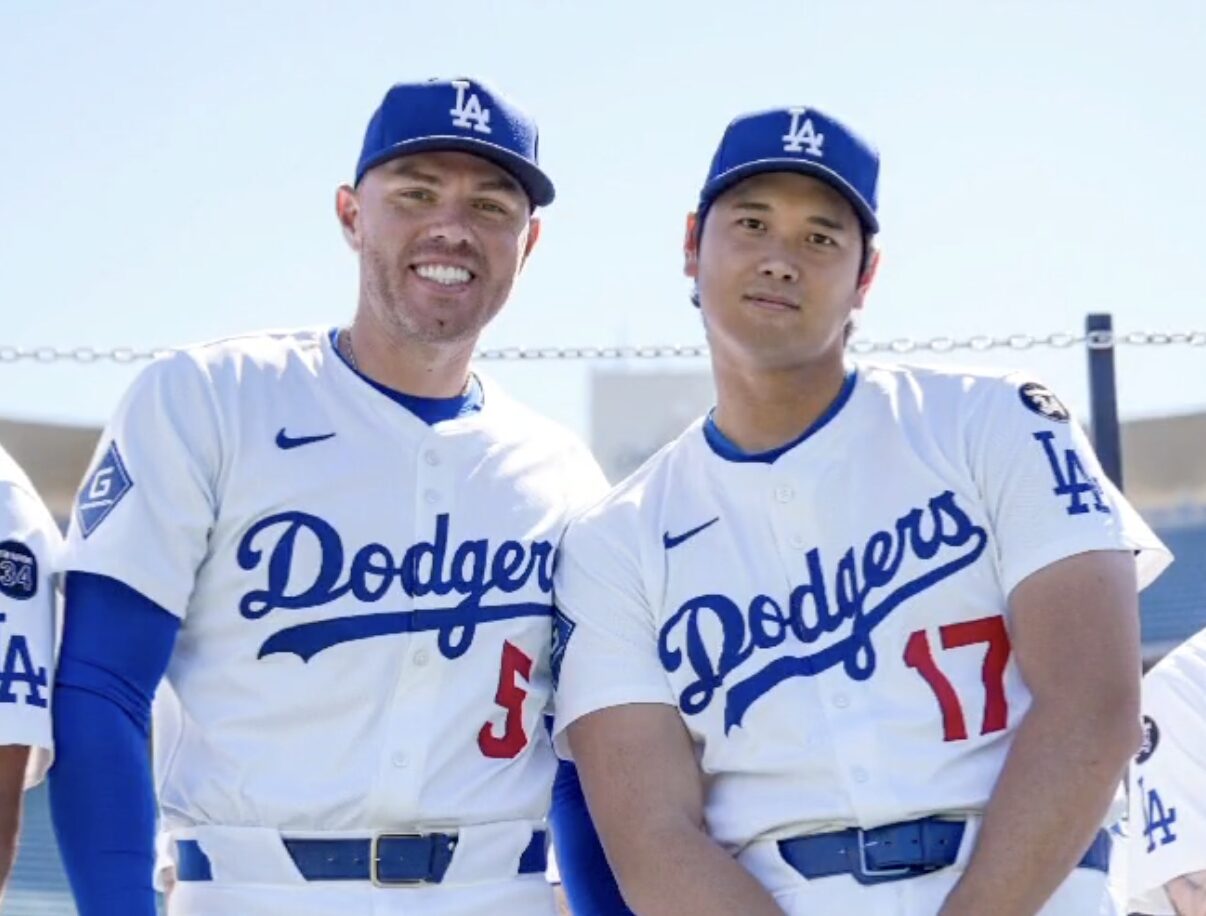 ロサンゼルス・ドジャースの大谷翔平とフレディ・フリーマン。カナダにルーツを持つフリーマンは大谷のチームメイト