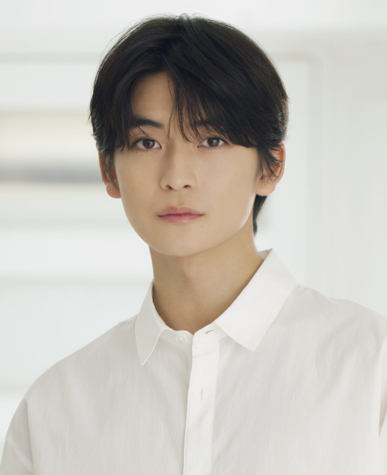 井桁弘恵さんとの熱愛を噂された高橋文哉さんの公式写真
