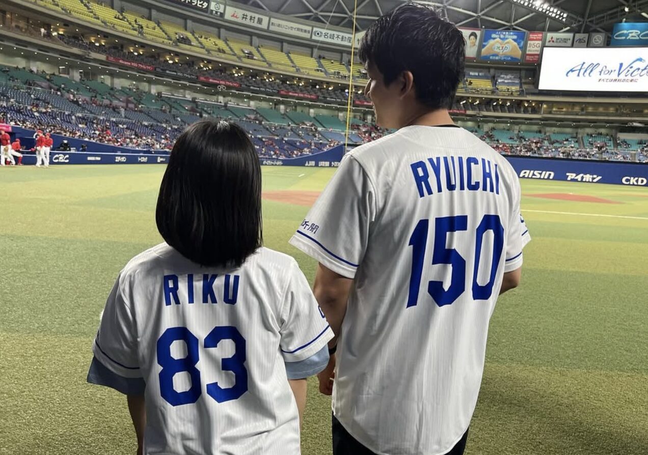 りくりゅうペアが中日ドラゴンズの試合でセレモニアルピッチをした時の写真